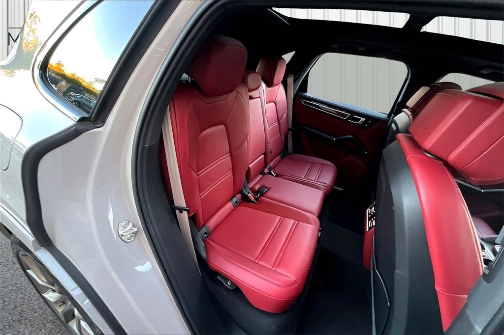 Used 2022 Porsche Cayenne Platinum Edition image 24