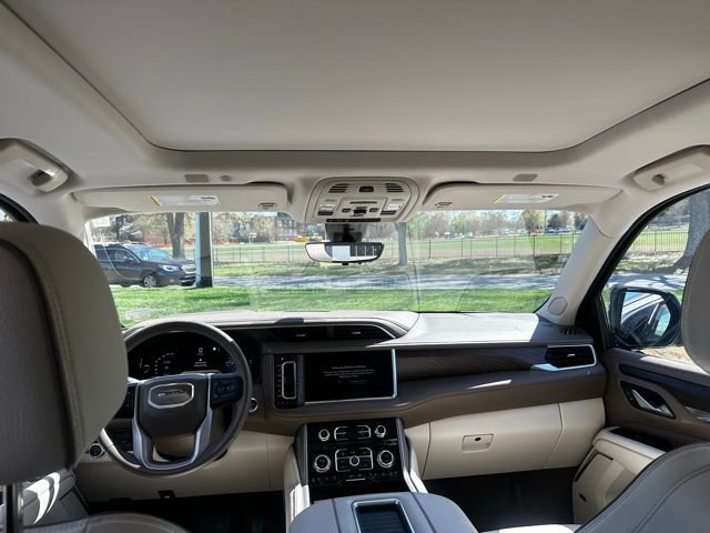 Used 2022 GMC Yukon Denali w/ Denali Premium Package image 13