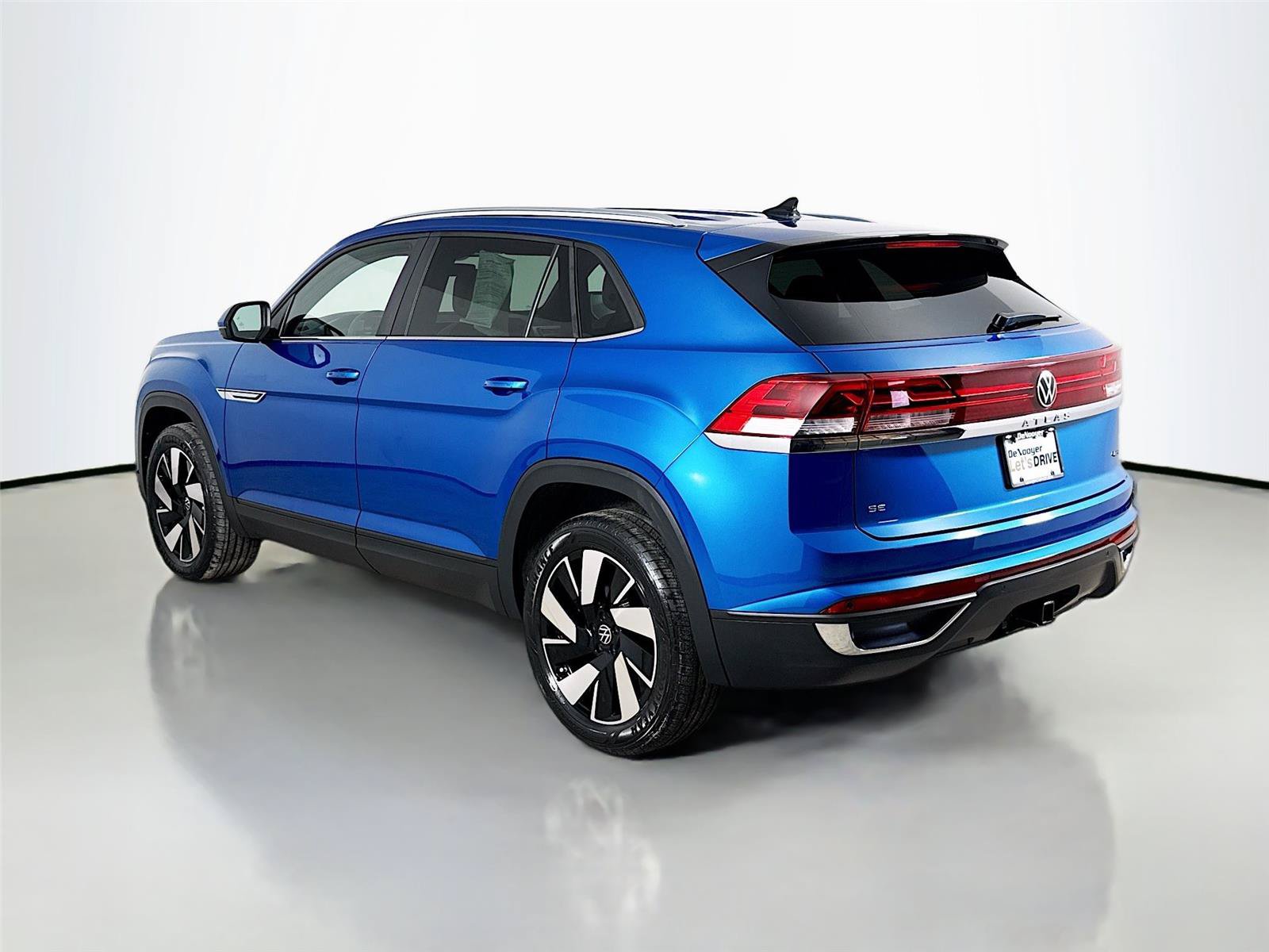 Used 2024 Volkswagen Atlas Cross Sport SE AWD/4WD image 7