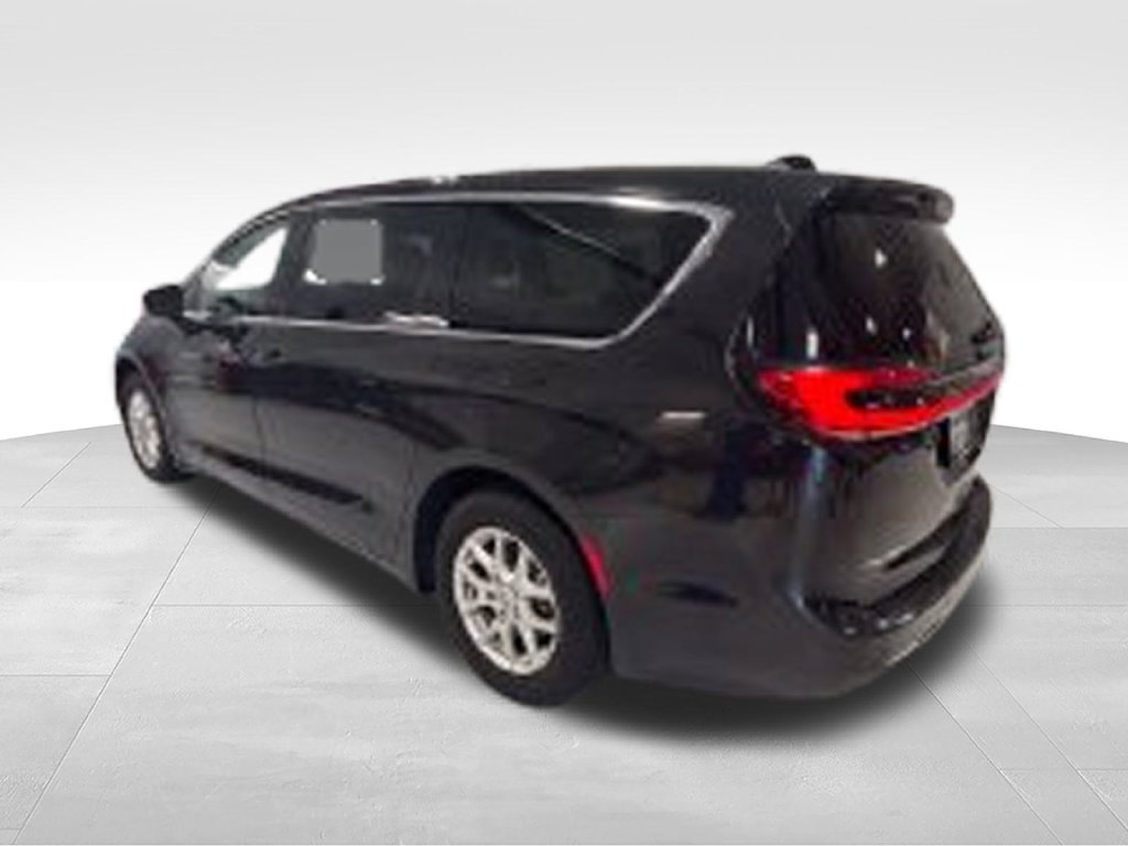 Used 2023 Chrysler Pacifica Touring-L FWD image 51