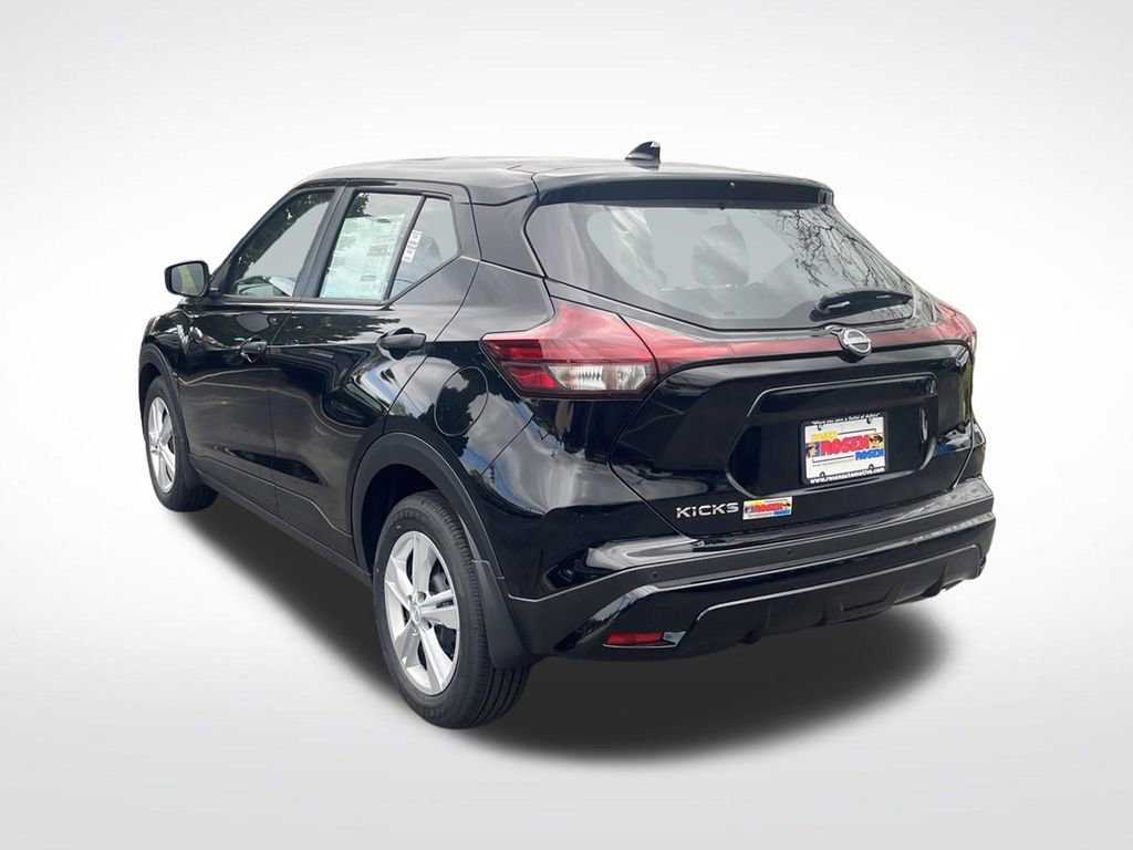 New 2025 Nissan Kicks Play S image 3