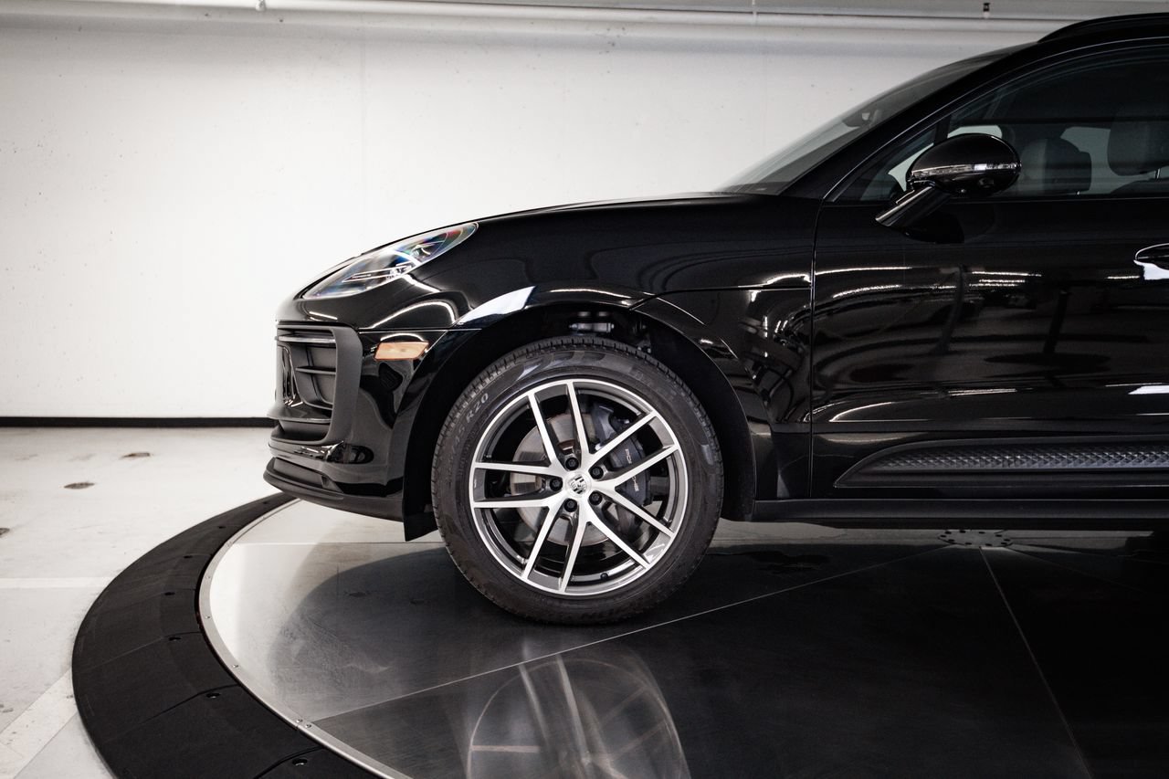 Certified 2024 Porsche Macan AWD/4WD image 11