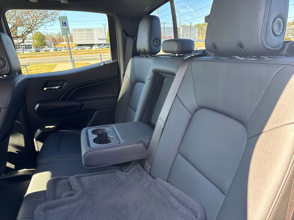 Used 2025 Chevrolet Colorado LT w/ LT Convenience Package image 16