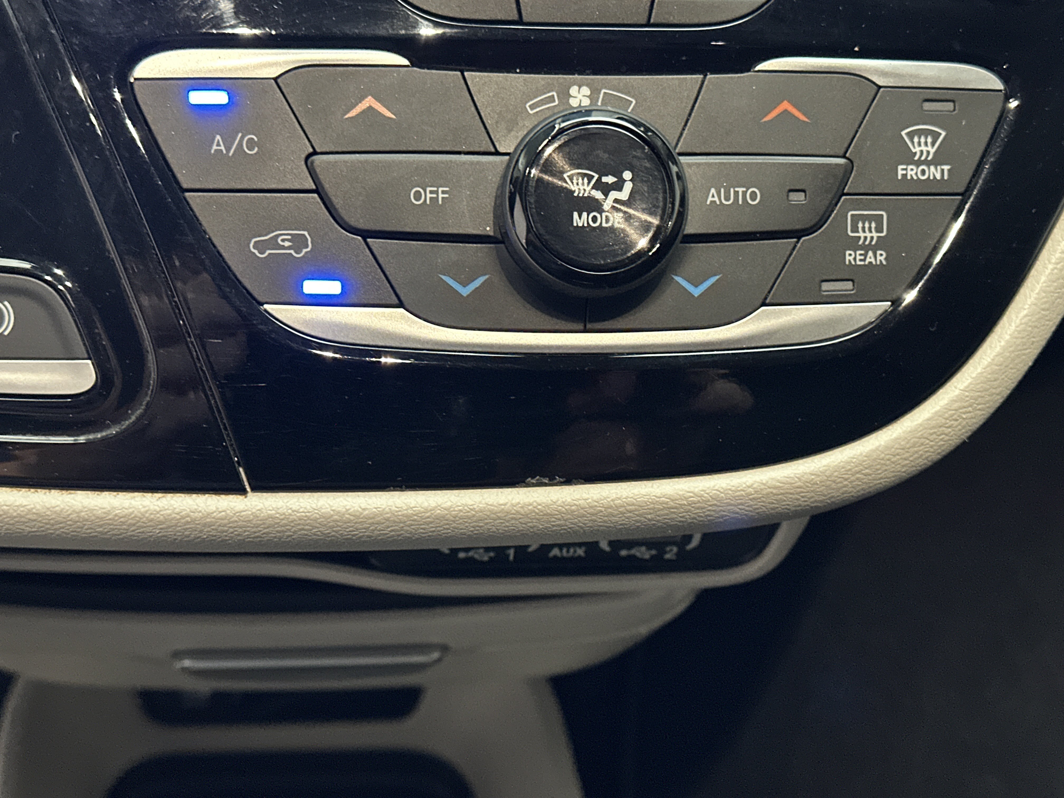 Used 2023 Chrysler Pacifica Touring-L FWD image 34