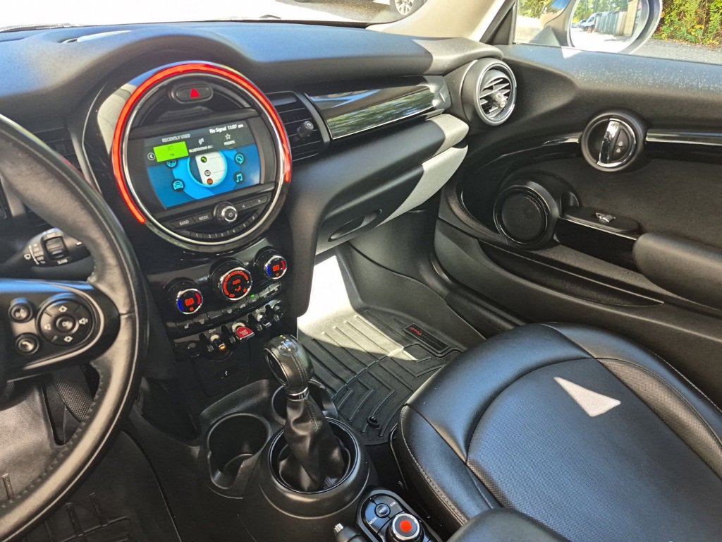 Used 2019 MINI Cooper 2-Door Hardtop w/ Signature Upholstery Package image 18