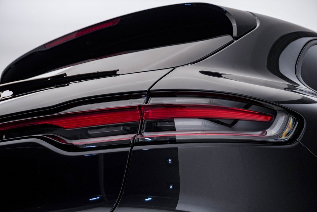 Certified 2025 Porsche Macan image 12