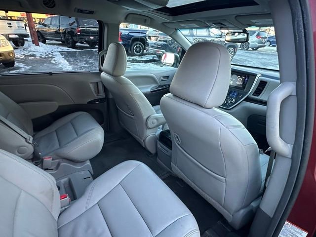 Used 2015 Toyota Sienna XLE image 26
