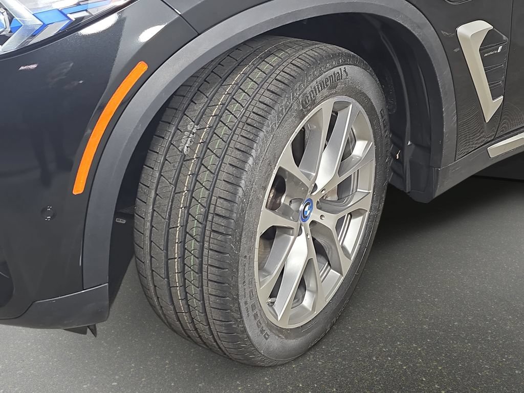 Certified 2024 BMW X5 xDrive50e w/ Premium Package AWD/4WD image 37