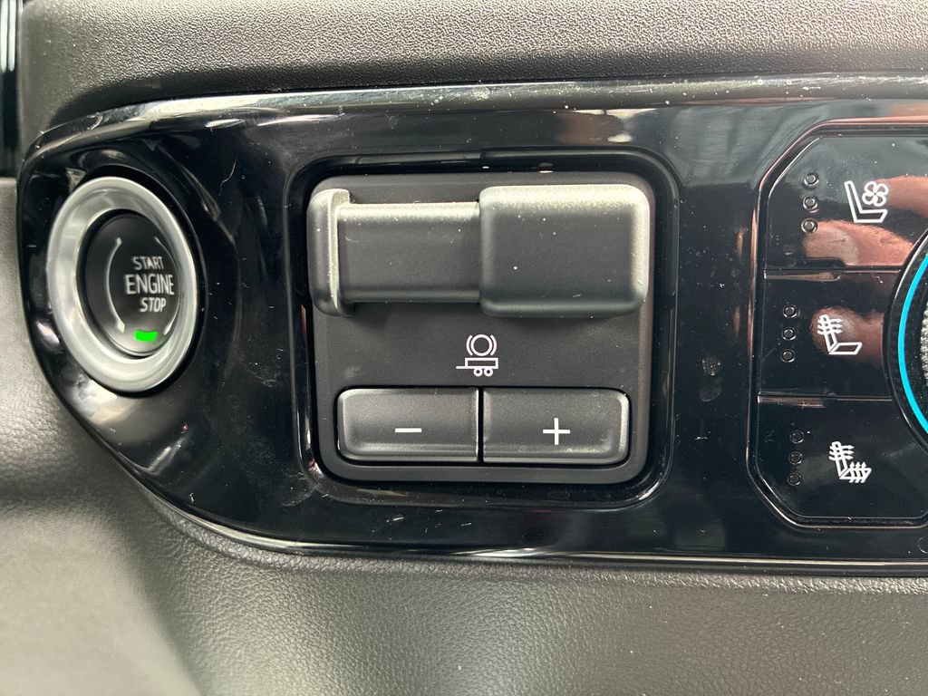 Used 2022 Chevrolet Silverado 1500 LTZ w/ Technology Package AWD/4WD image 32