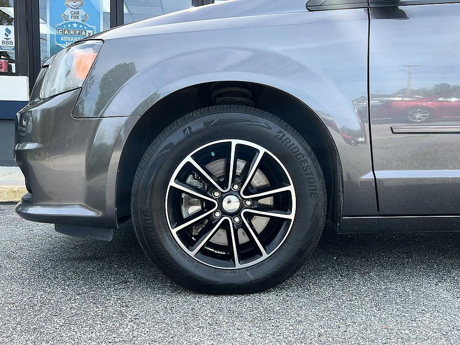 Used 2017 Dodge Grand Caravan GT image 21