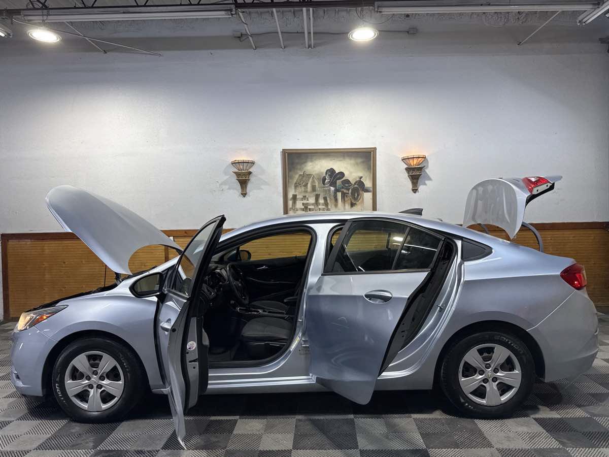 Used 2017 Chevrolet Cruze LS FWD image 12