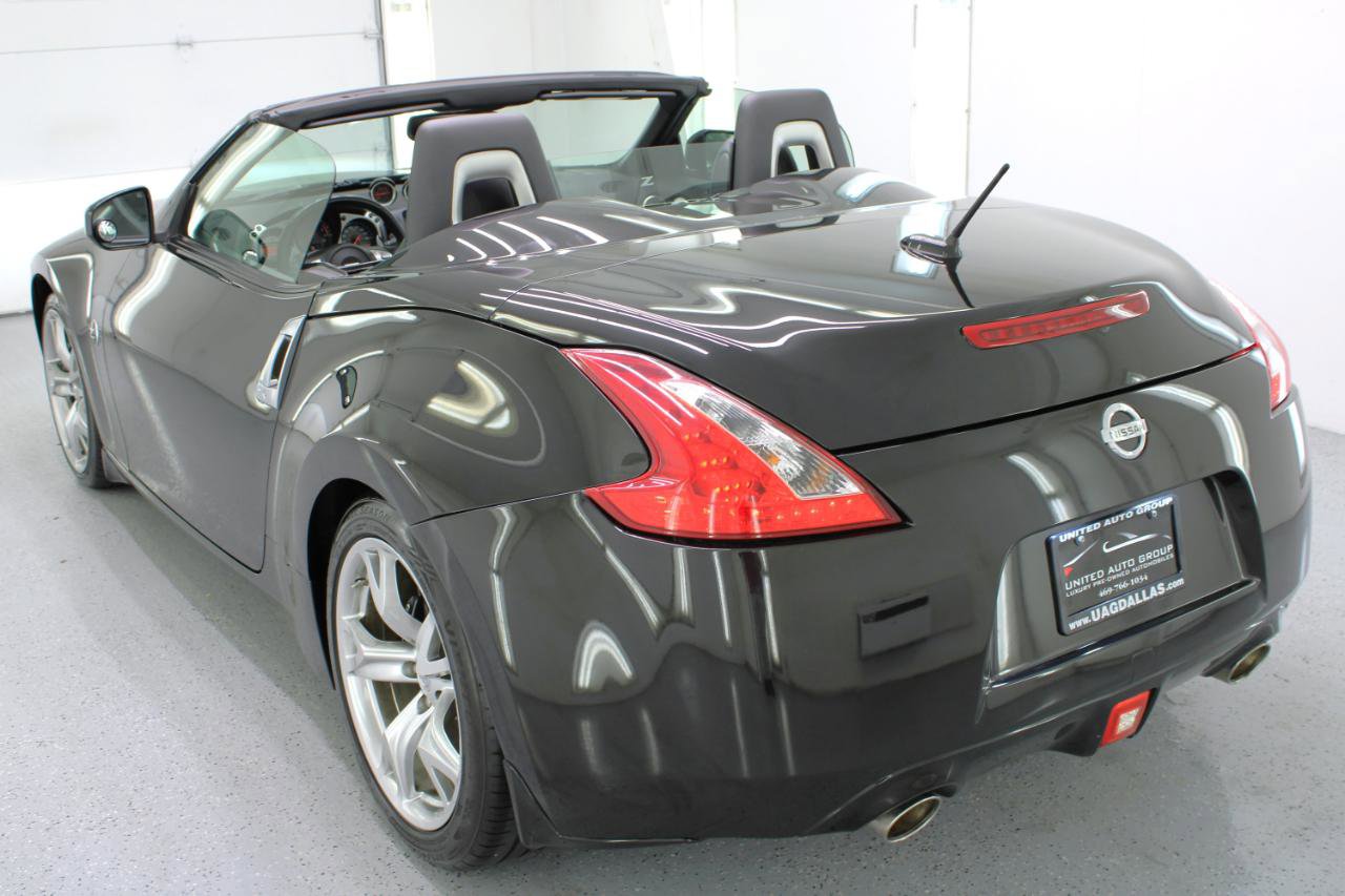 Used 2010 Nissan 370Z Touring w/ Sport Pkg RWD image 7