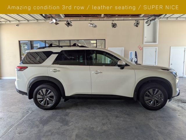 Used 2024 Nissan Pathfinder SV FWD image 3