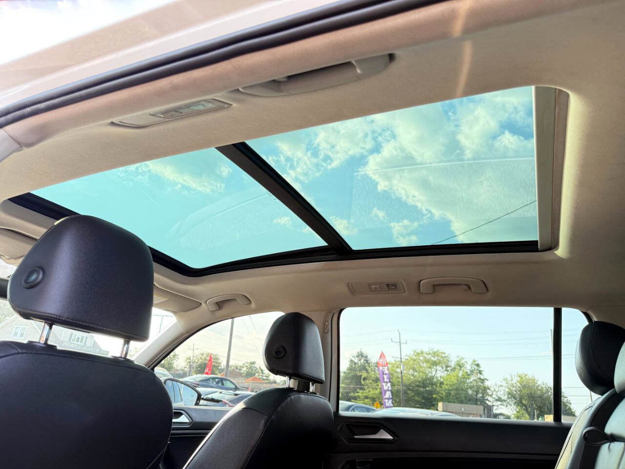 Used 2019 Volkswagen Tiguan SE w/ Panoramic Sunroof Package image 27