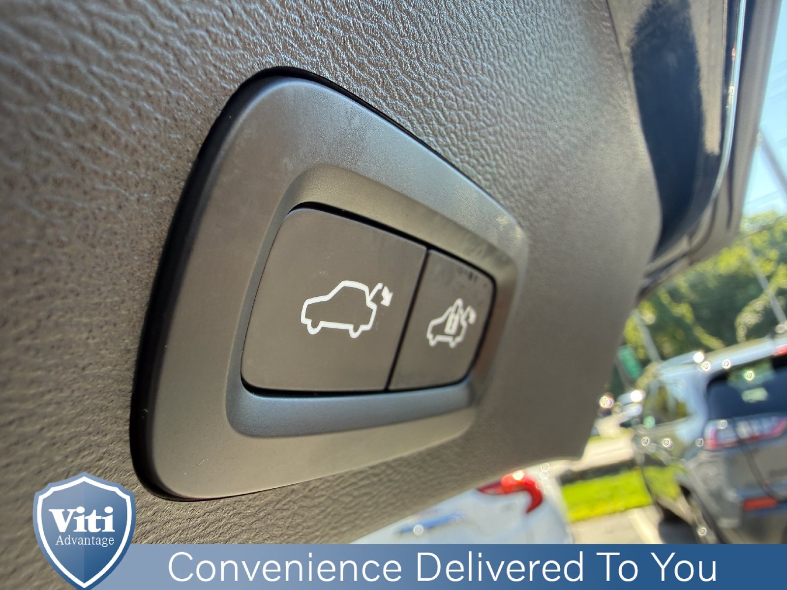 Certified 2024 Volvo XC40 B5 Plus w/ Protection Package Premier AWD/4WD image 24