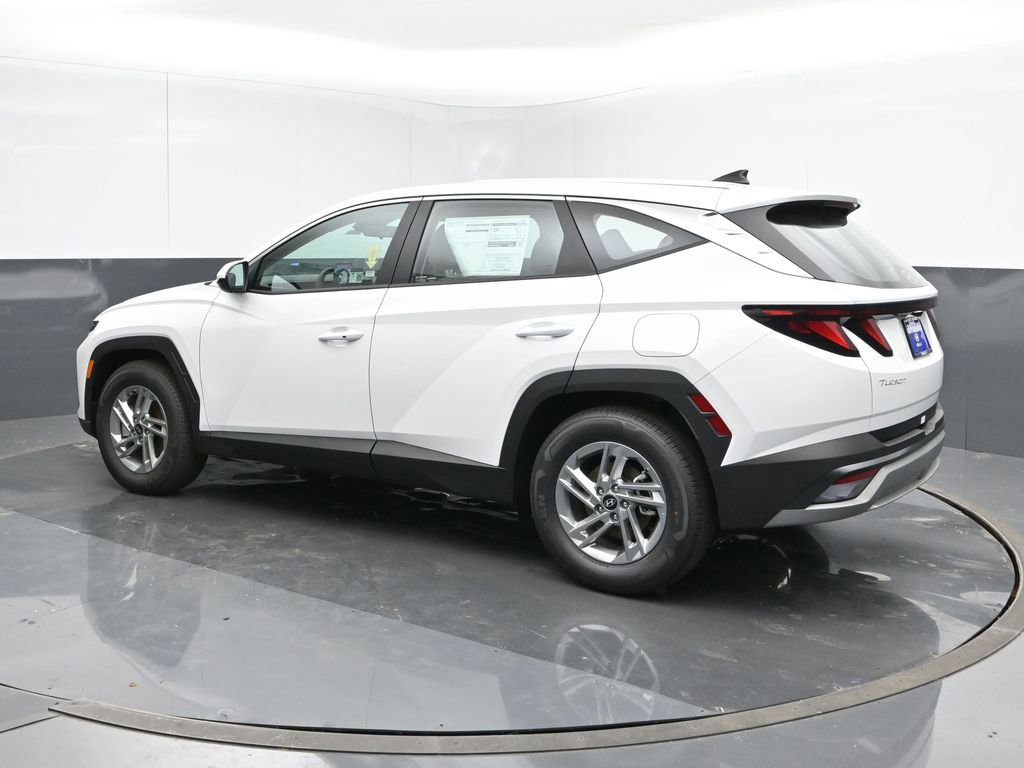 Certified 2025 Hyundai Tucson SE image 3