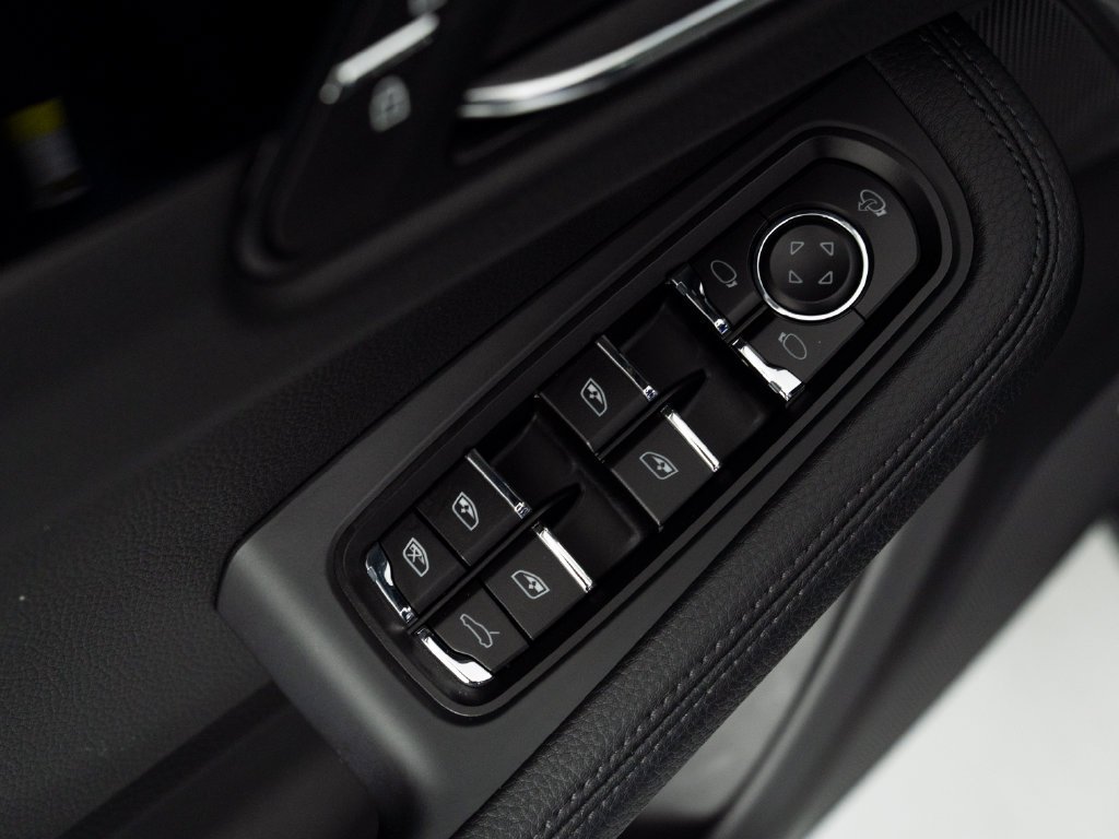 Certified 2026 Porsche Macan S AWD/4WD image 24