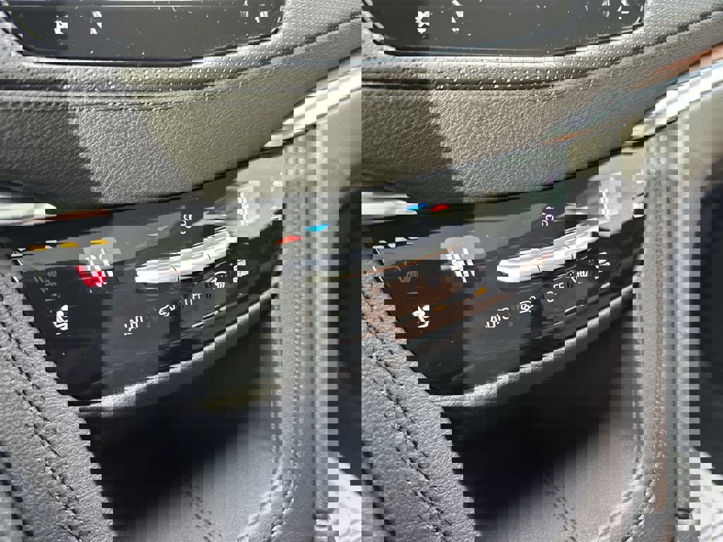 Certified 2025 Cadillac XT5 Premium Luxury w/ LPO, Floor Liner Package image 18