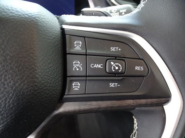 Certified 2025 Jeep Grand Cherokee Limited w/ Luxury Tech Group II AWD/4WD image 8