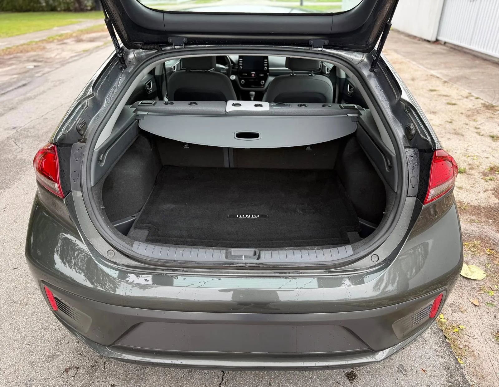 Used 2021 Hyundai Ioniq SE image 6