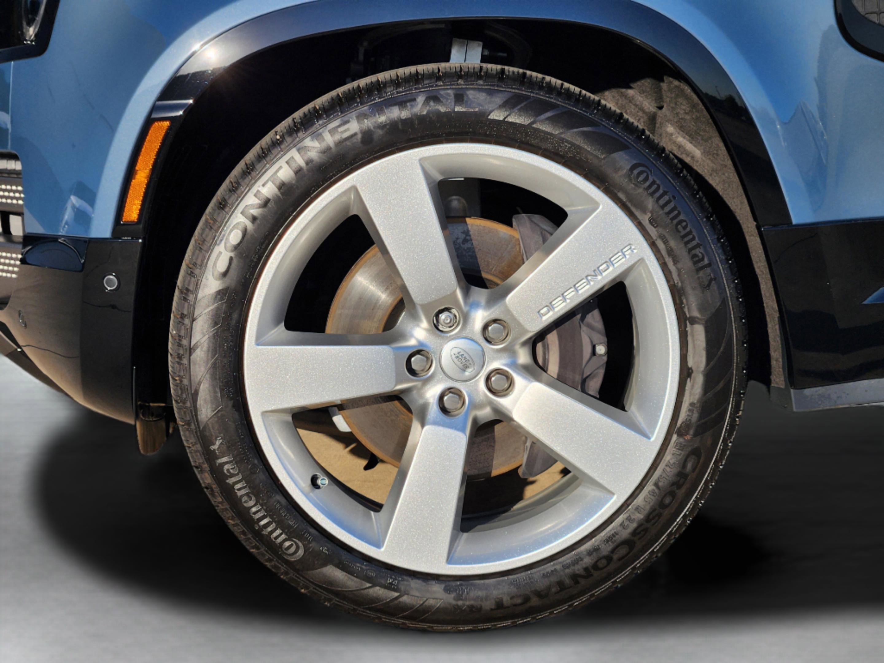 Used 2025 Land Rover Defender 110 X-Dynamic SE image 11