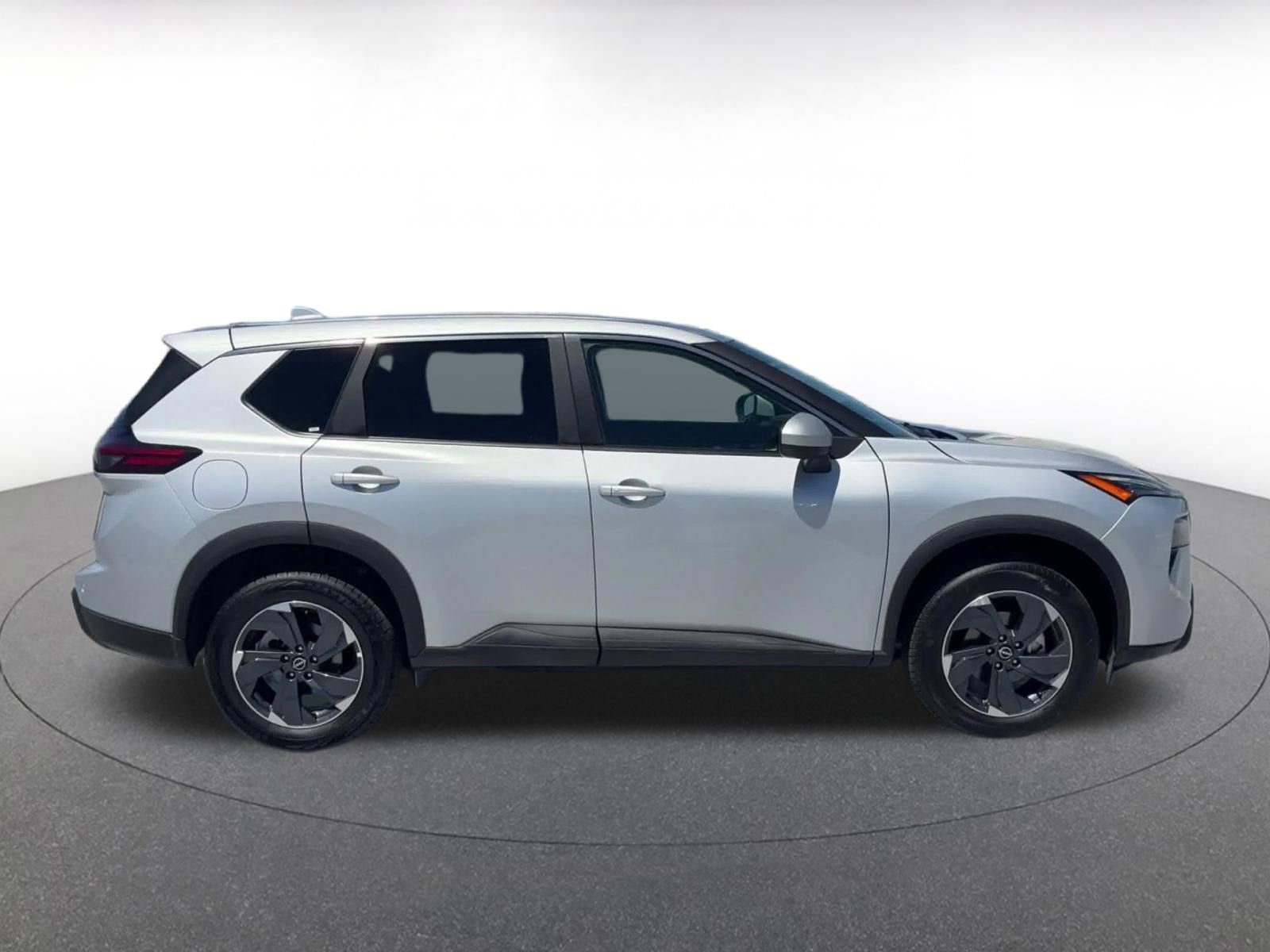 Used 2025 Nissan Rogue SV FWD image 16