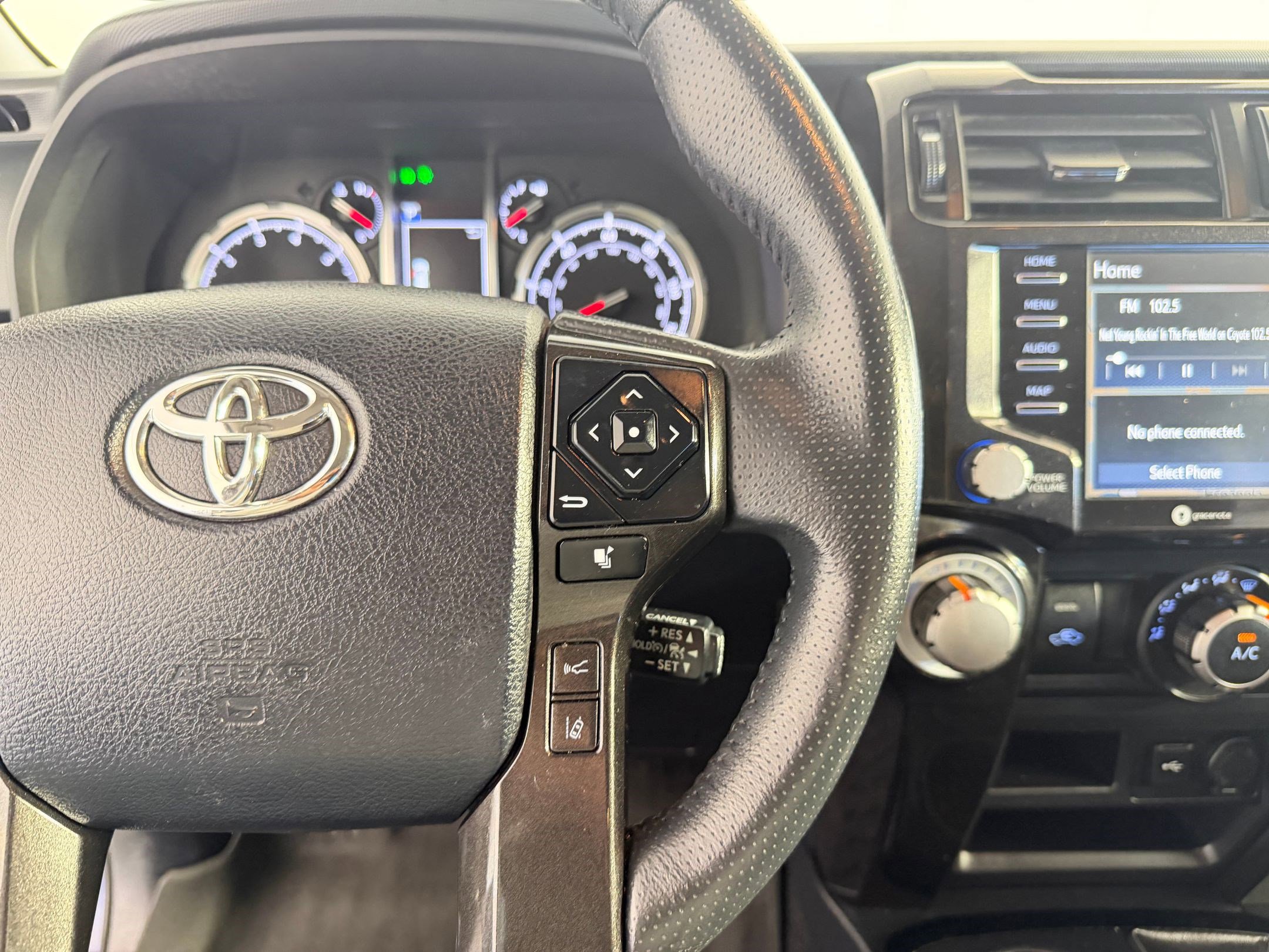 Used 2021 Toyota 4Runner TRD Off-Road Premium w/ Moonroof Package AWD/4WD image 23