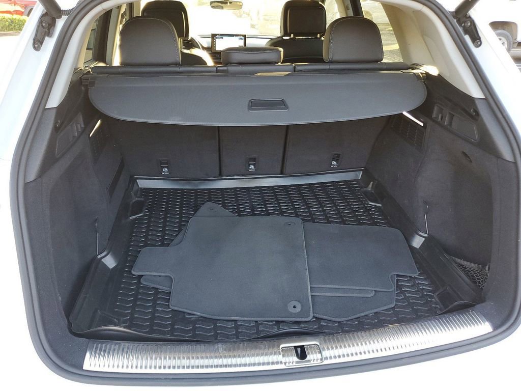 Used 2021 Audi Q5 Prestige w/ Prestige Package image 15