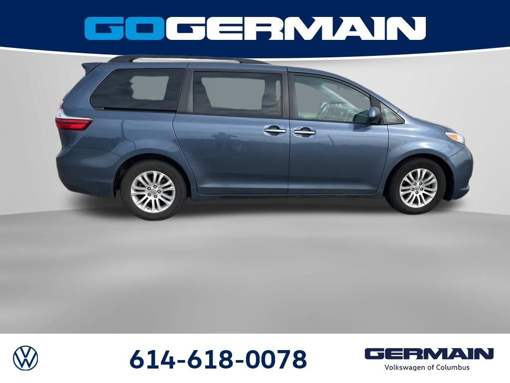 Used 2017 Toyota Sienna XLE Premium image 10