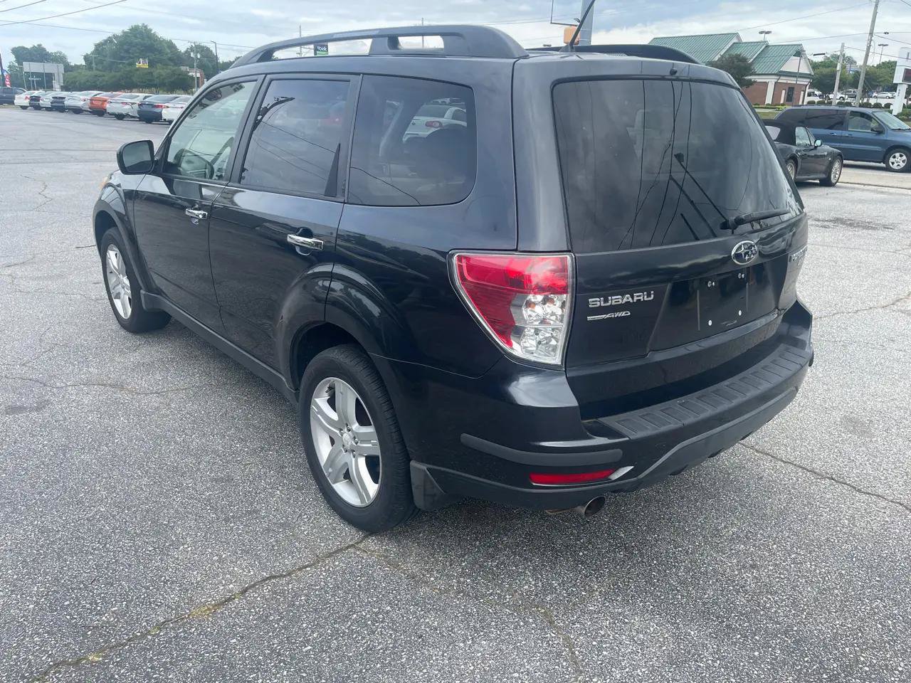 Used 2010 Subaru Outback 2.5i Limited w/ Popular Equipment Group 2A AWD/4WD image 8