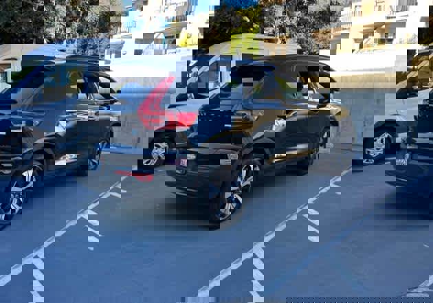 Used 2023 Volvo XC40 Recharge Plus w/ Protection Package Premier image 2