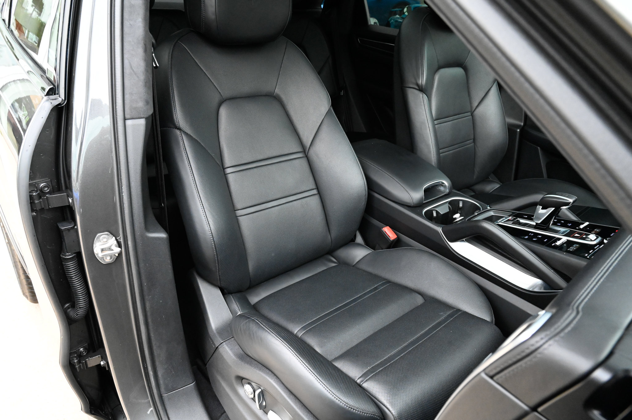 Used 2021 Porsche Cayenne Turbo AWD/4WD image 58