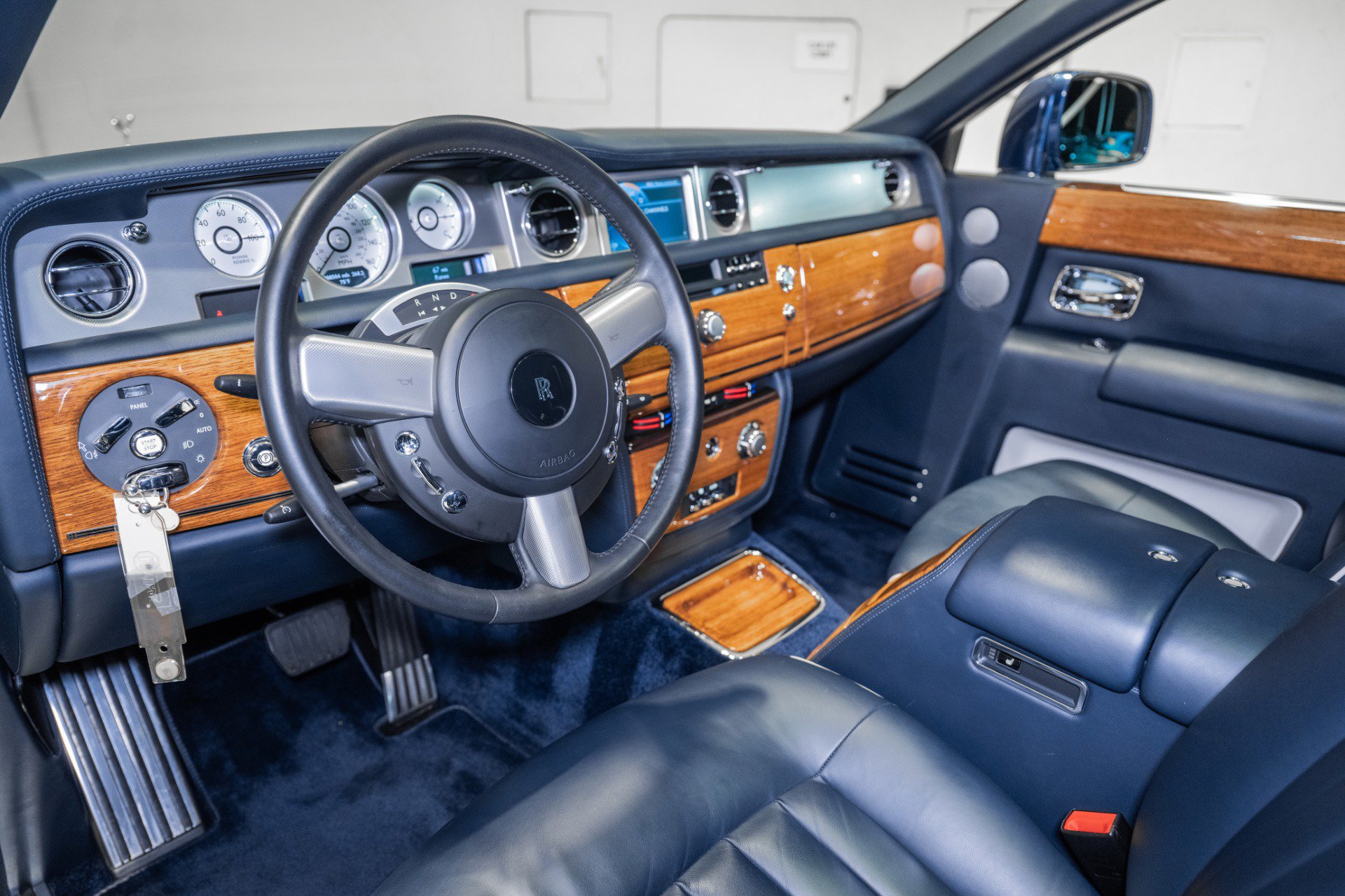 Used 2011 Rolls-Royce Phantom Sedan RWD image 30