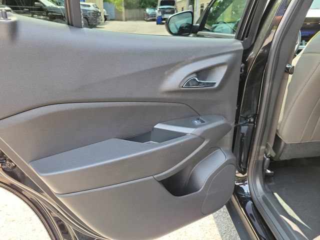 Used 2025 Chevrolet Trax ACTIV w/ Sunroof Package FWD image 11
