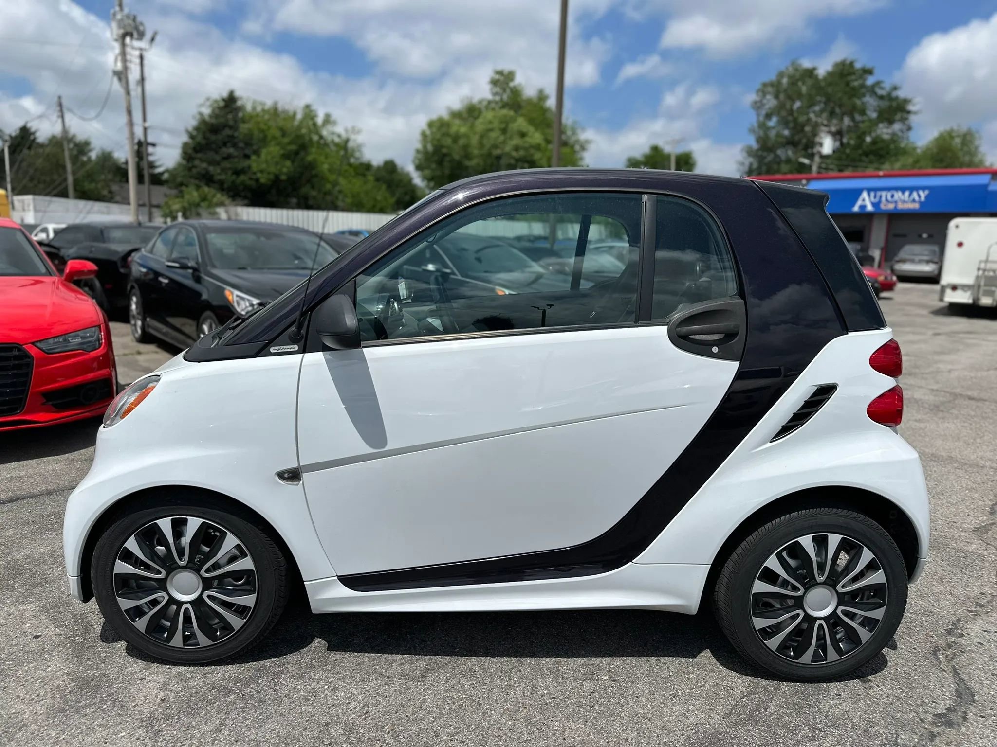 Used 2015 smart fortwo pure RWD image 9