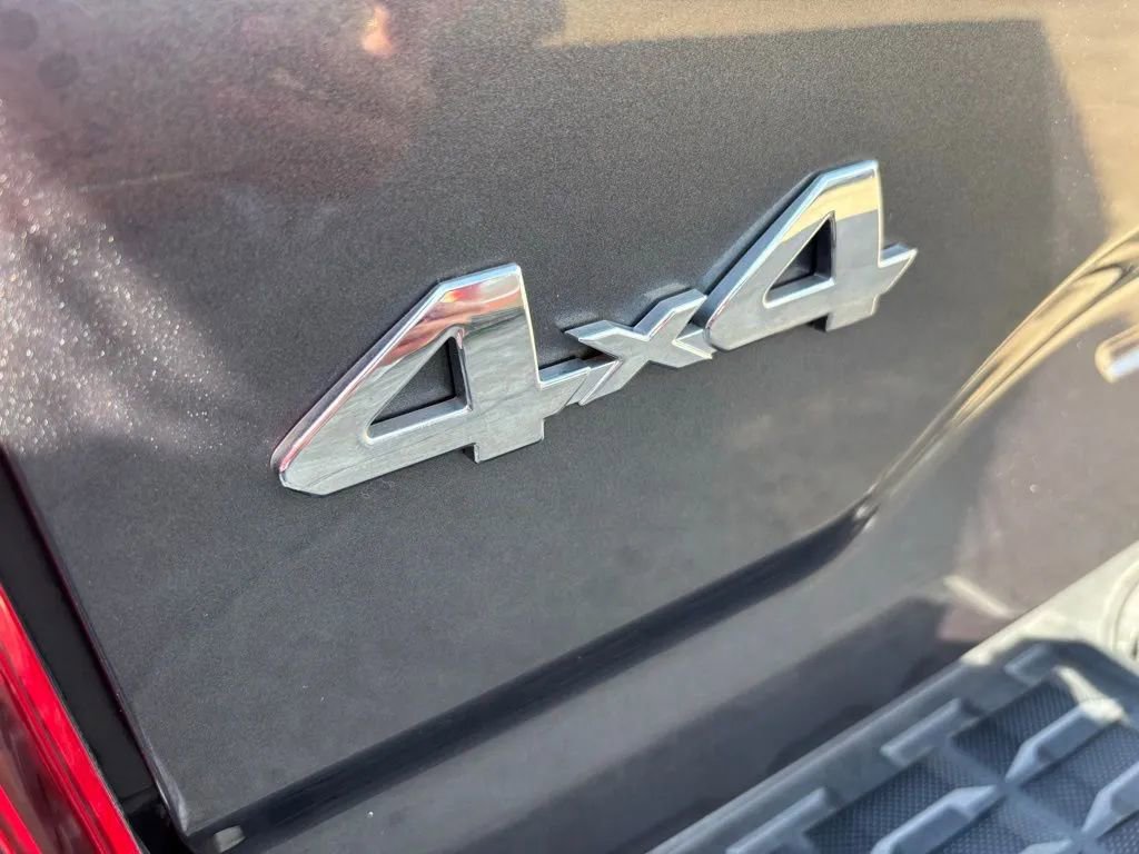 Used 2020 Toyota Tacoma SR5 image 12