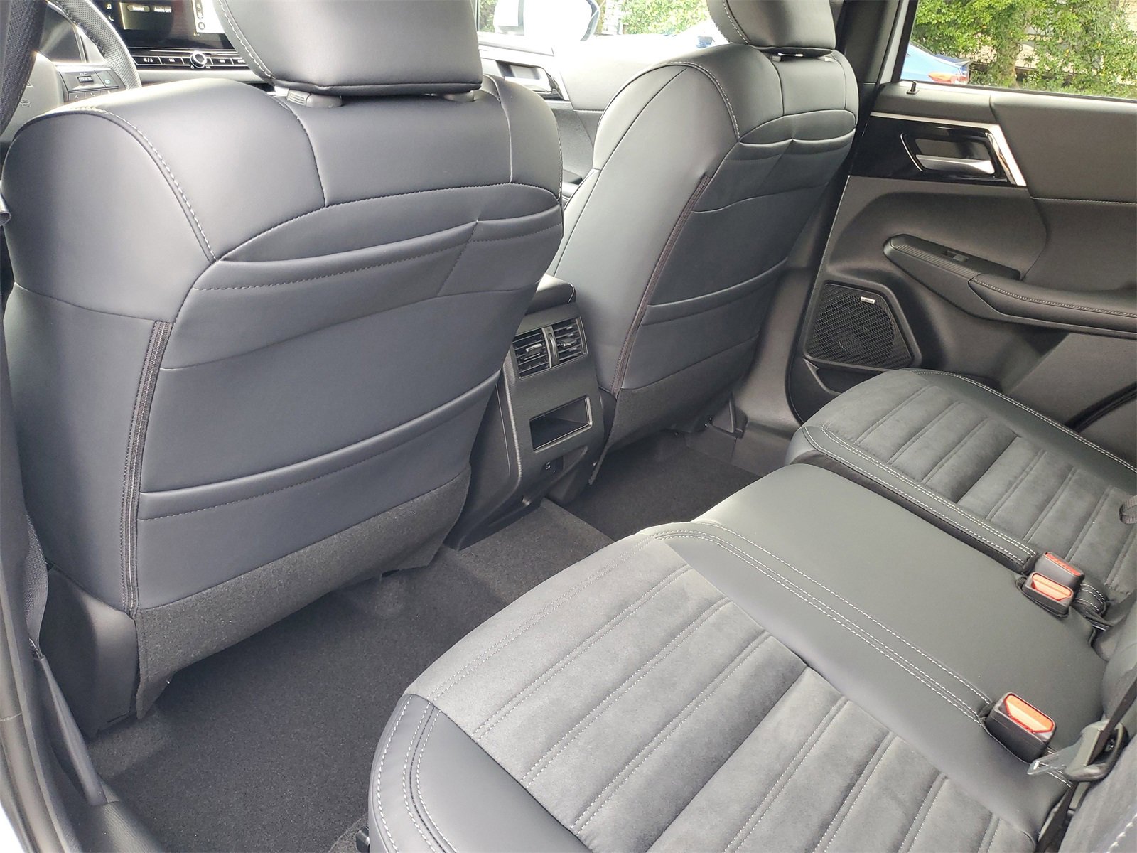 New 2026 Mitsubishi Outlander SE image 21