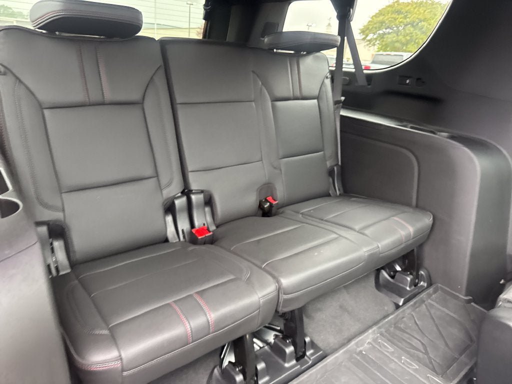 Used 2024 Chevrolet Suburban RST w/ Luxury Package AWD/4WD image 12