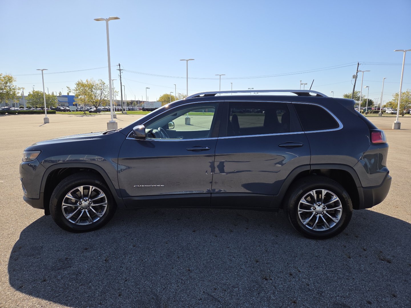 Used 2019 Jeep Cherokee Latitude Plus w/ Comfort/Convenience Group AWD/4WD image 14