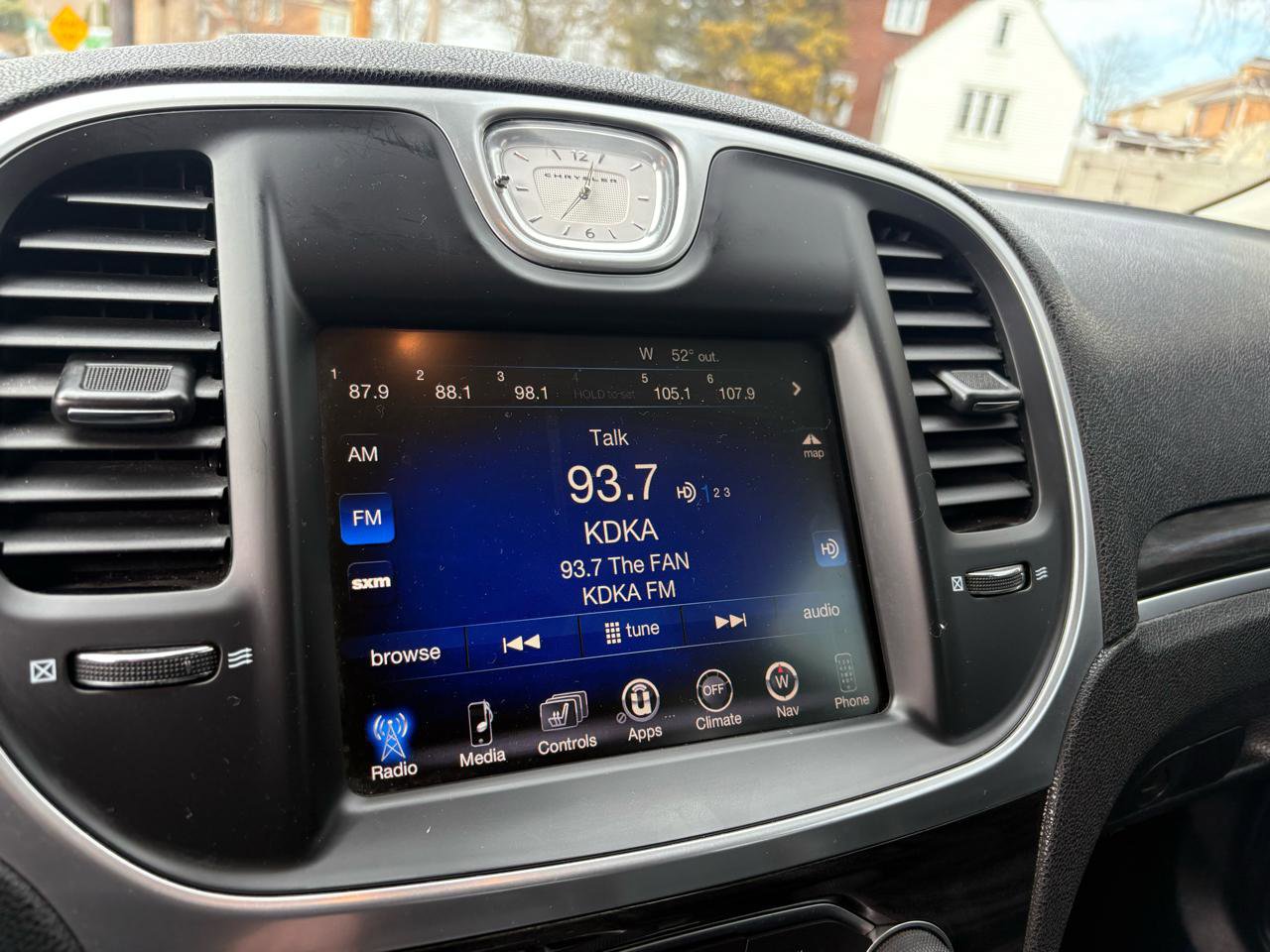 Used 2016 Chrysler 300 Limited w/ Driver Convenience Group image 33