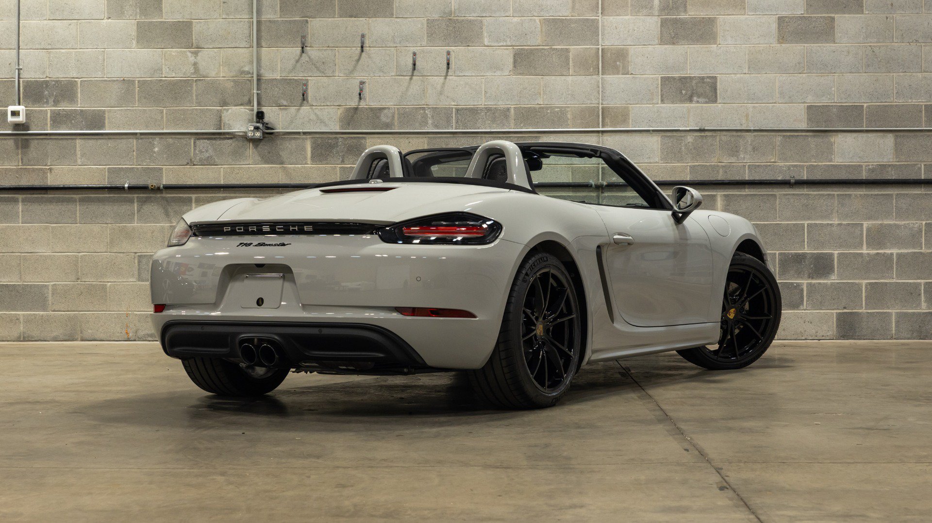Used 2021 Porsche 718 Boxster RWD image 9