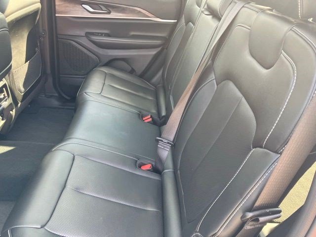 Certified 2023 Jeep Grand Cherokee Limited w/ Luxury Tech Group II AWD/4WD image 26