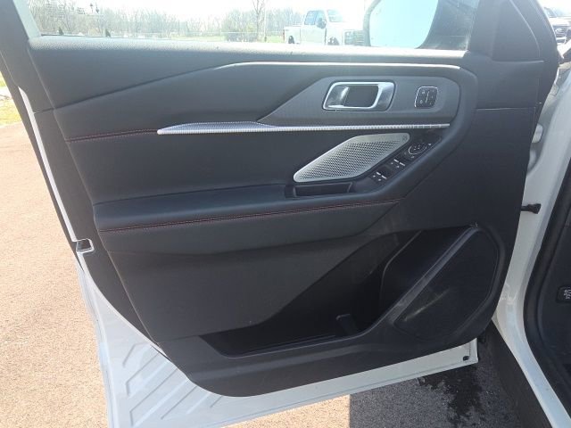Certified 2025 Ford Explorer ST image 25