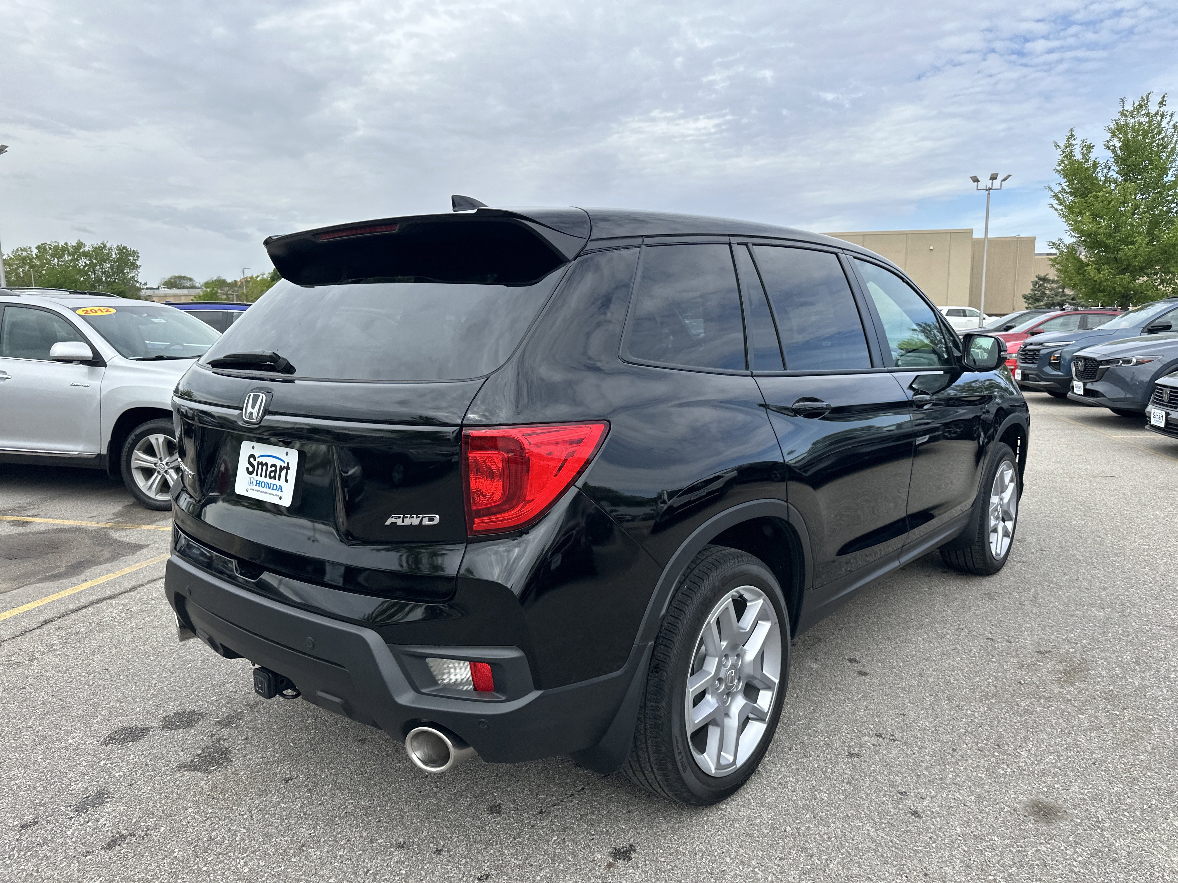 Used 2025 Honda Passport EX-L image 4