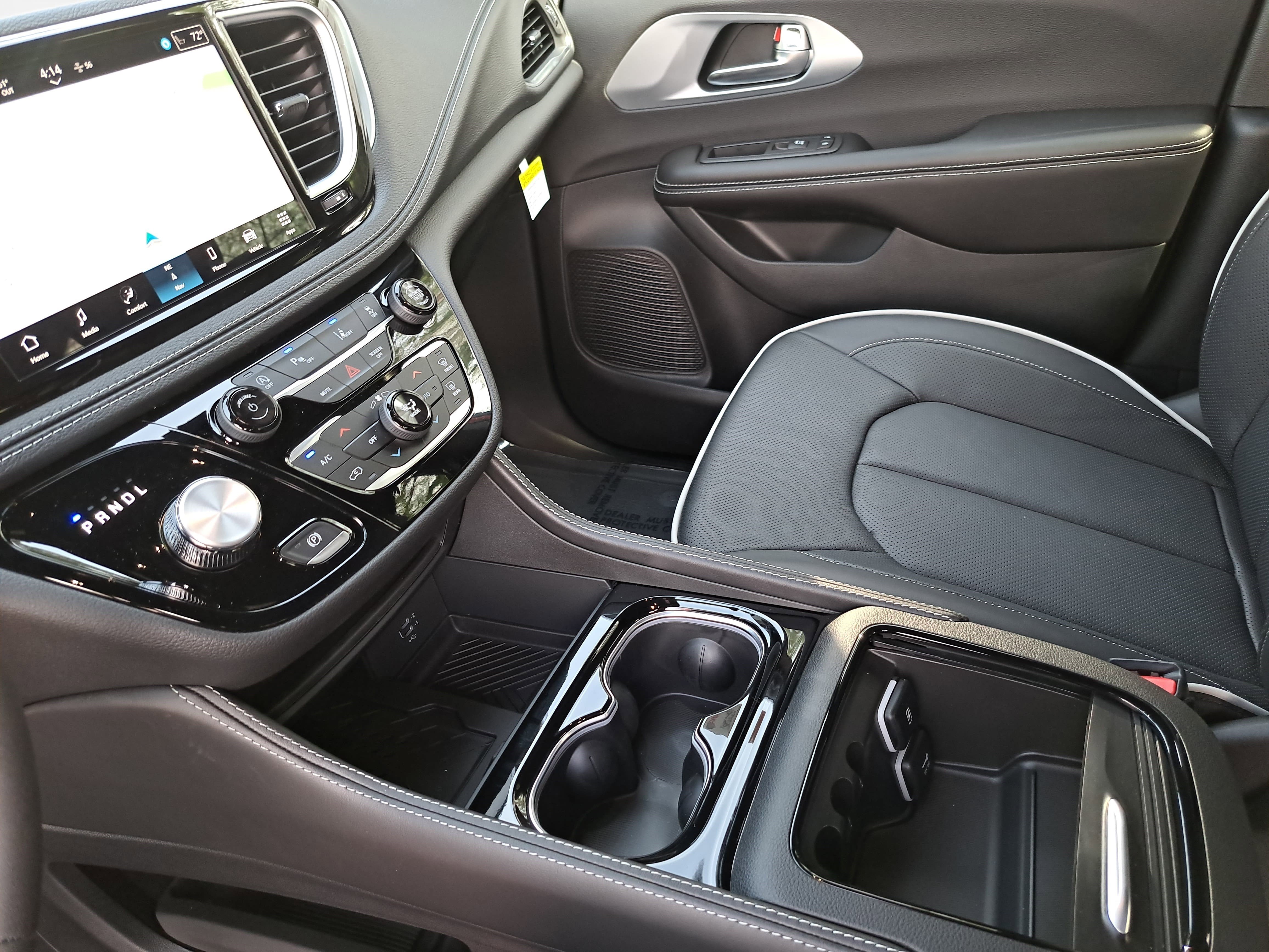 New 2026 Chrysler Pacifica Limited image 25