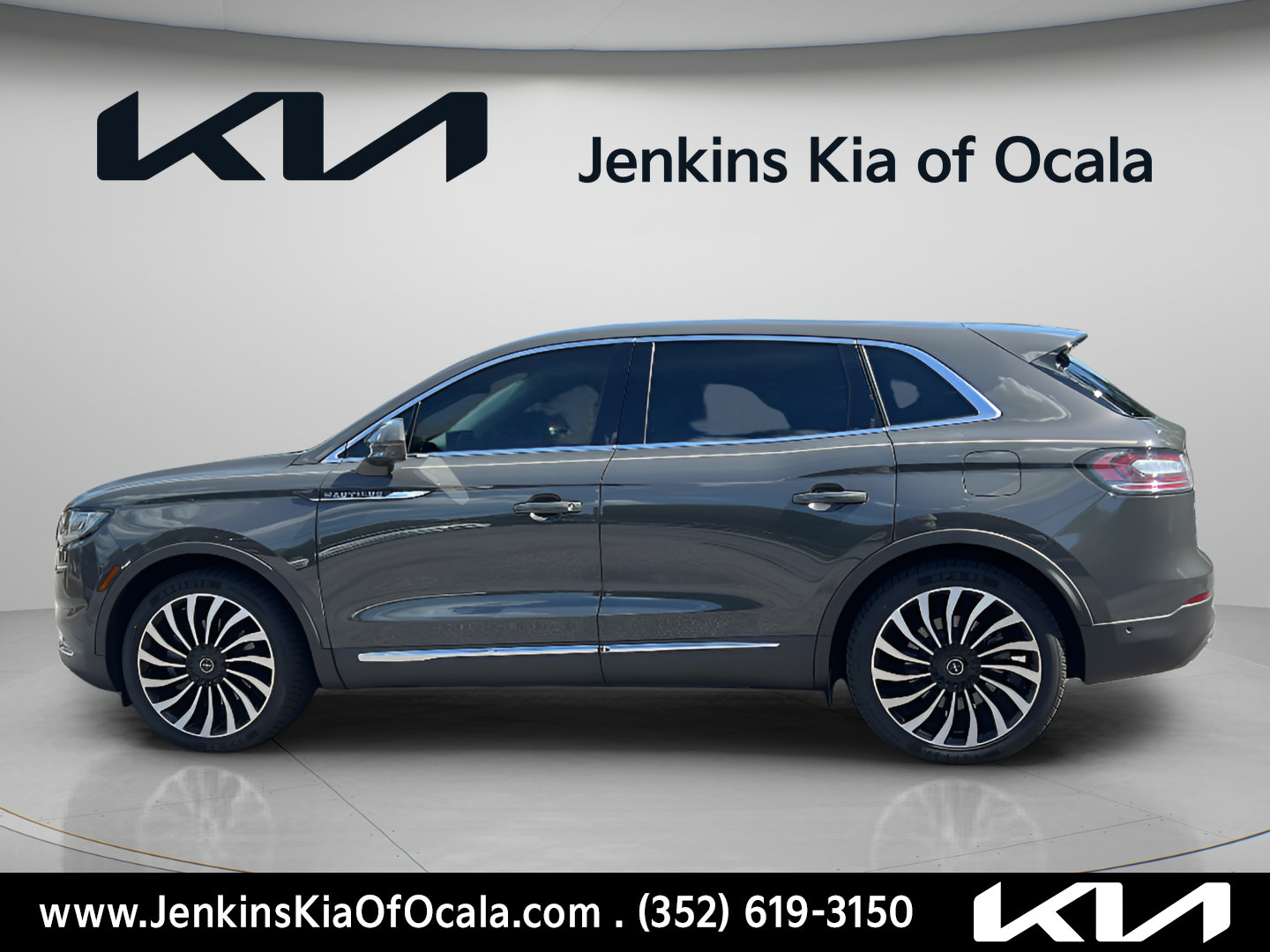 Used 2023 Lincoln Nautilus Black Label w/ Class II Trailer Tow Package AWD/4WD image 6