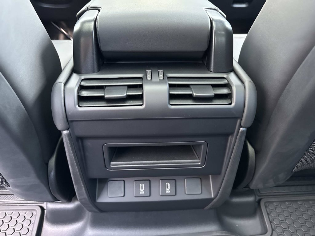 New 2026 Land Rover Defender 110 X-Dynamic SE AWD/4WD image 17