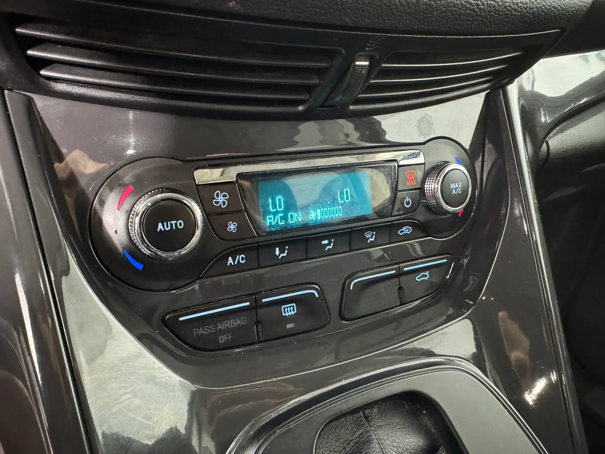 Used 2014 Ford Escape Titanium FWD image 20