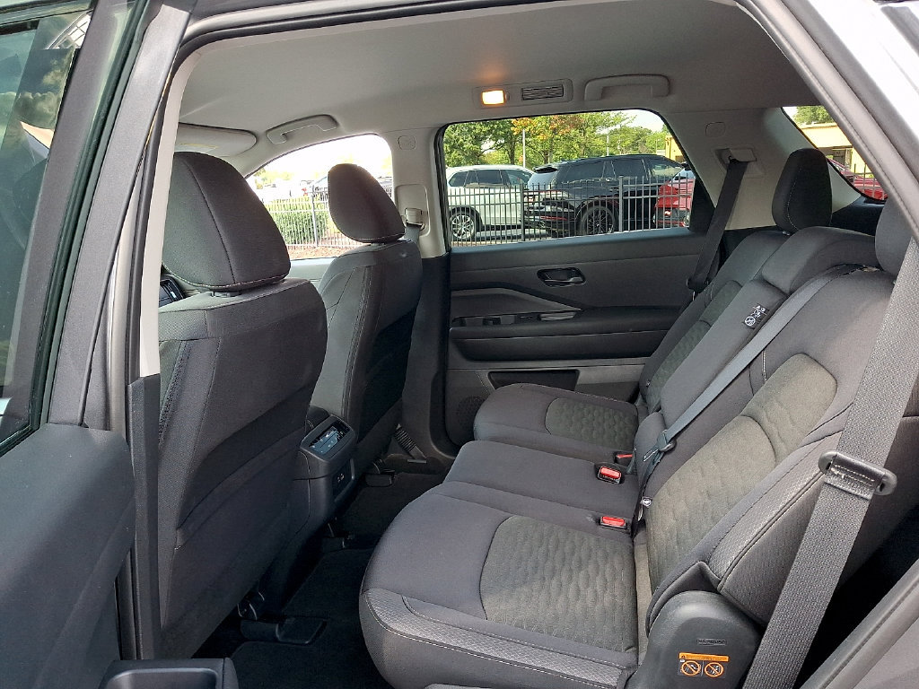 Used 2025 Nissan Pathfinder SV AWD/4WD image 10
