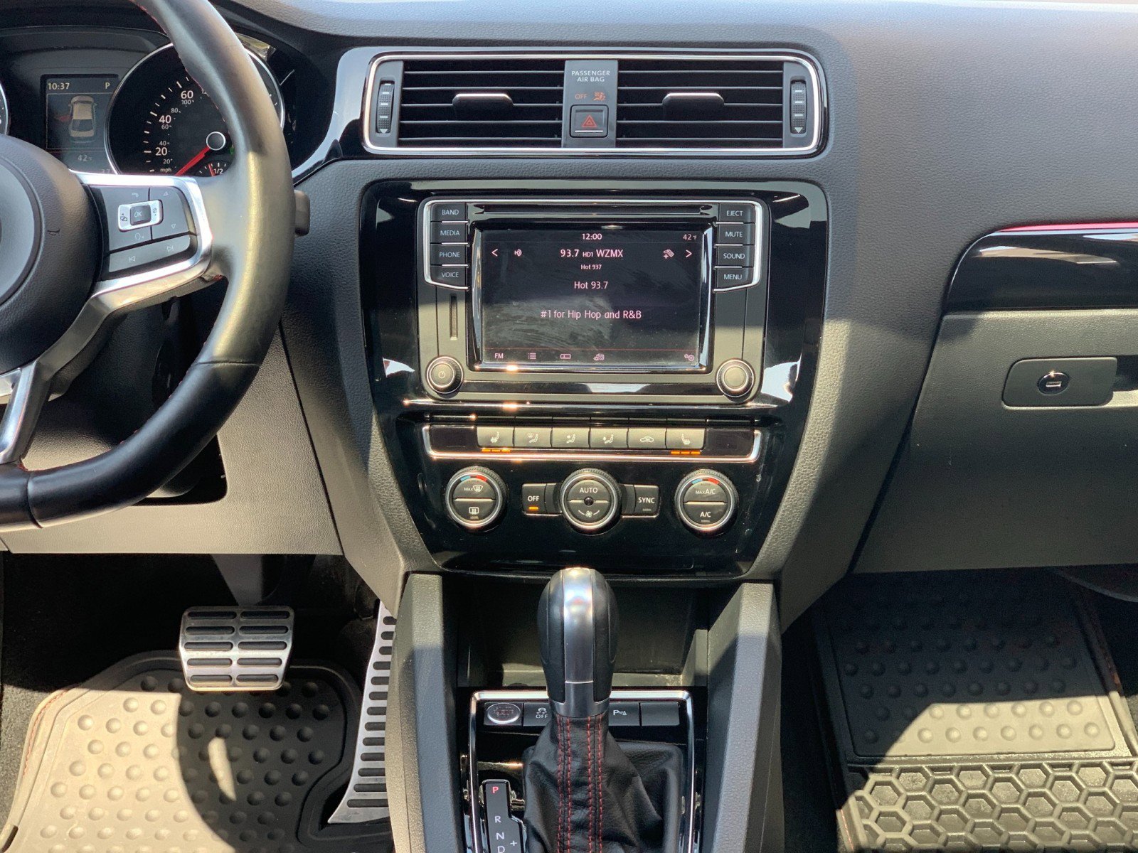 Used 2016 Volkswagen Jetta GLI SE FWD image 25